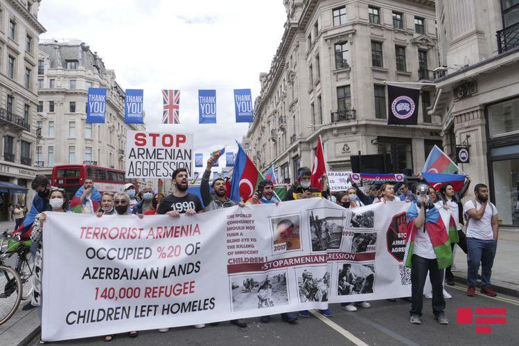 Azərbaycanlılar erməni təcavüzünə qarşı Londonda aksiya keçiriblər