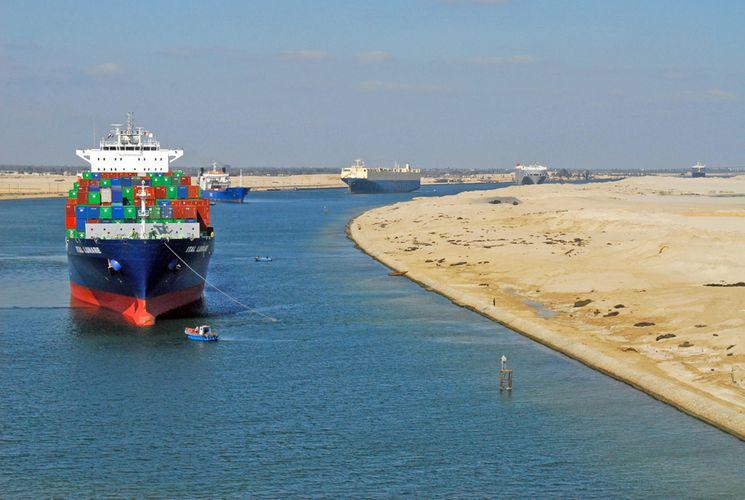 Ekipaj üzvləri Azərbaycan və Rusiyadan olan tanker 16 aydır Süveyş limanında qalıb