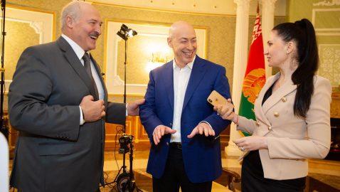 Lukaşenko: “Məni koronavirusa qəsdən yoluxdurublar”