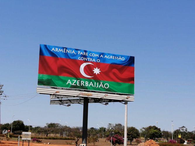 Braziliyada yolda "Ermənistan, Azərbaycana qarşı aressiyanı dayandır!" yazılmış panel quraşdırıldı