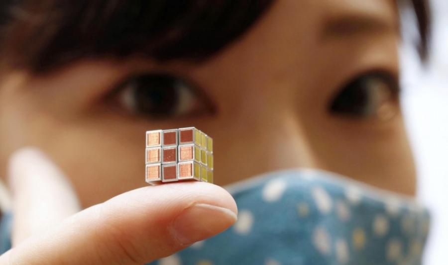 Yaponiyada dünyanın ən balaca Rubik kubu təqdim edildi