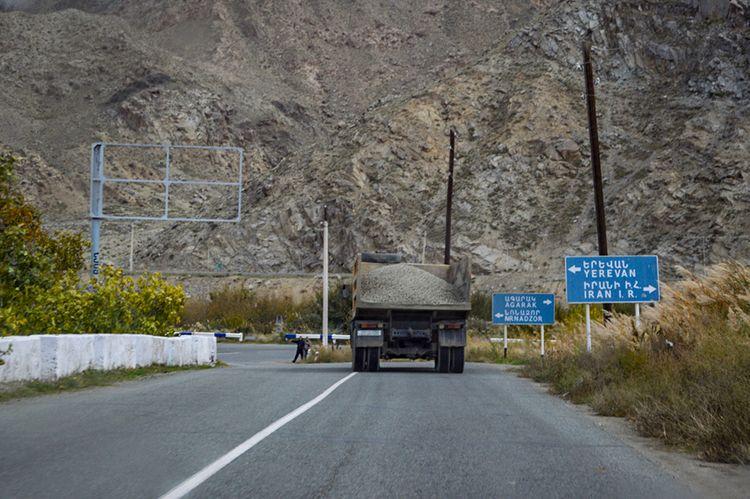 İran rəsmisi Rusiya maşınlarının Ermənistana hərəkətinin dayandırıldığını bildirib