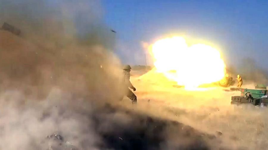 Düşmən mövqelərinə raket-artilleriya zərbələrinin endirilməsi - Video