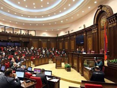 Ermənistan parlamenti idarəçilikdəki böhranı müzakirə edəcək