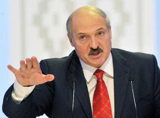 Lukaşenko Belarus yazıçılarını kəskin tənqid edib