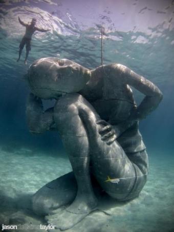 Dünyanın ən böyük sualtı heykəli Atlantik okeanında