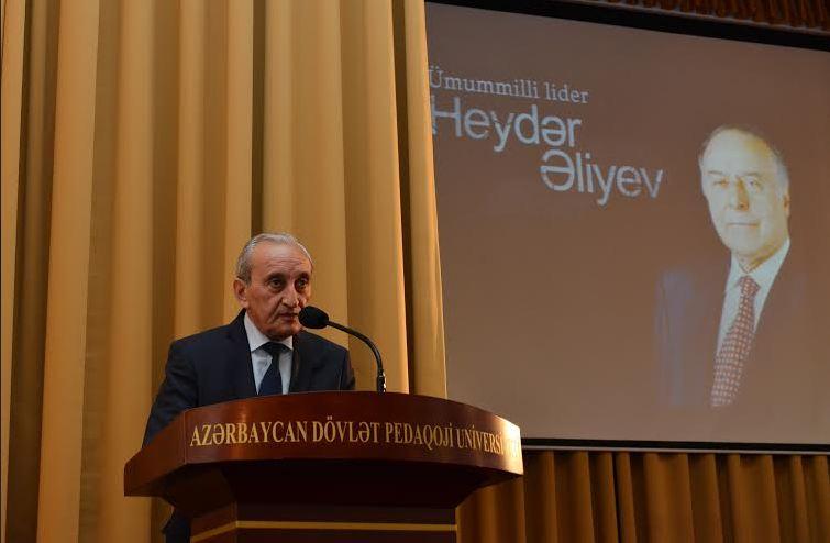 ADPU-da Heydər Əliyevin anım mərasimi keçirilib - Fotoreportaj