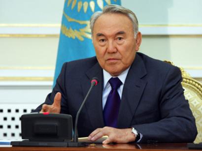 Nazarbayev prezident seçildiyinə görə "üzr" istədi
