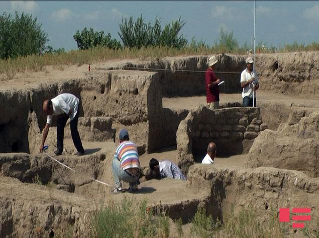Ağdamda yaşı 8000 il olan yaşayış evi aşkarlanıb