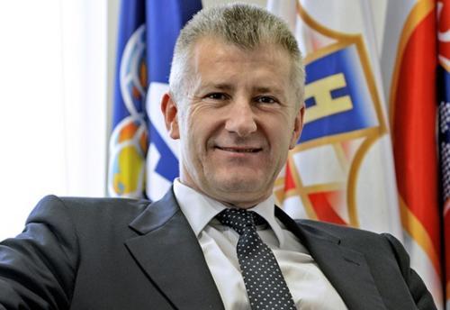 "Prosineçki Azərbaycanda ilinə 1,2 milyon avro qazanır"