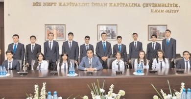 Elmar Qasımov Prezident təqaüdçüləri ilə görüşüb