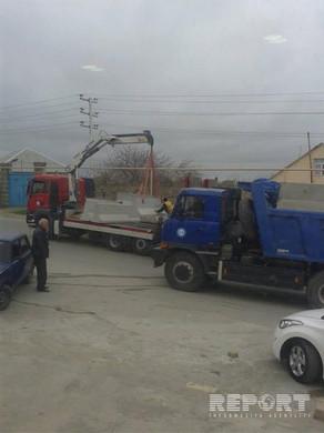 Nardaranın girişində beton plitələr düzülür