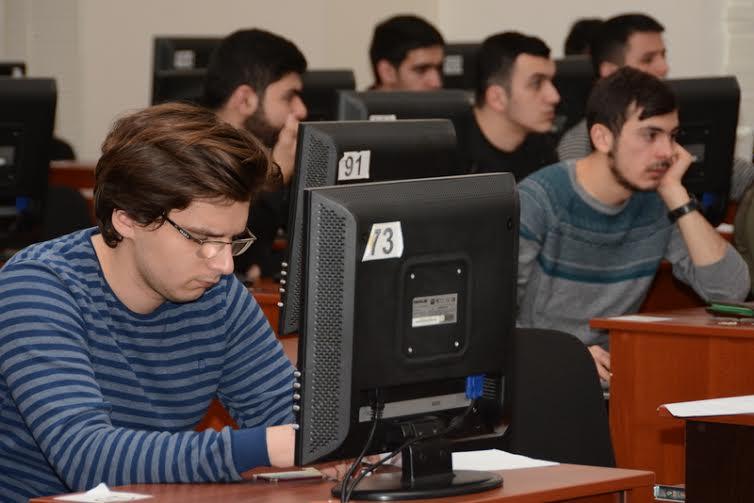 UNEC-də “əlaçı” təqaüdü uğrunda mübarizəyə start verildi