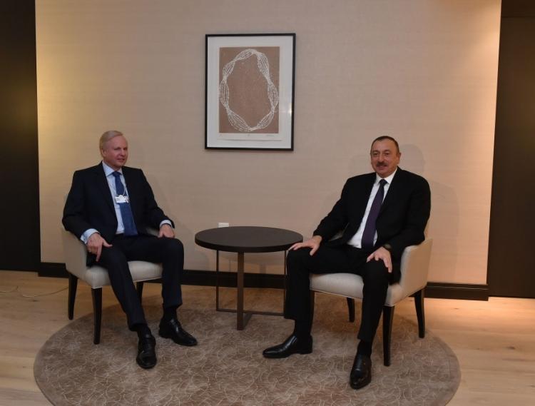 Azərbaycan prezidenti BP şirkətinin baş icraçı direktoru ilə bir arada