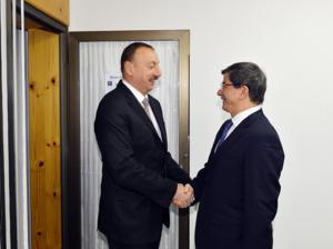 Azərbaycan prezidenti Davosda Türkiyənin xarici işlər naziri ilə görüşüb
