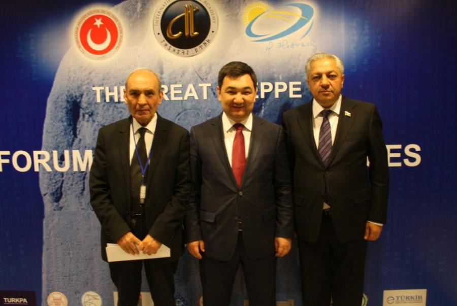 Astanada "Böyük Çöl" Birinci Sosial Elmlər Forumu