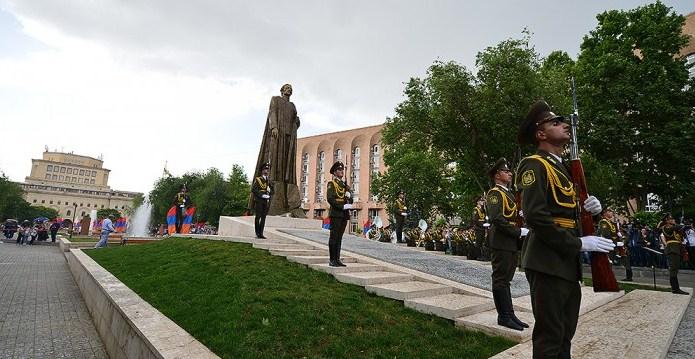 Ermənistan rejimi faşizmə pərəstiş edir