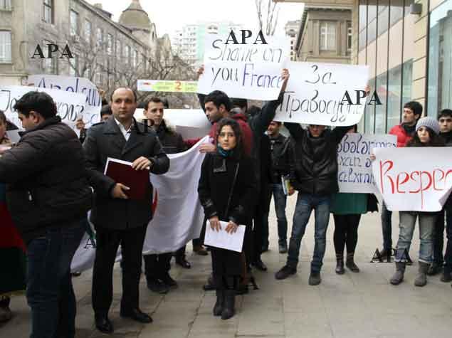 ATƏT-in Bakı ofisinin qarşısında etiraz aksiyası keçirilib  (FOTO)
