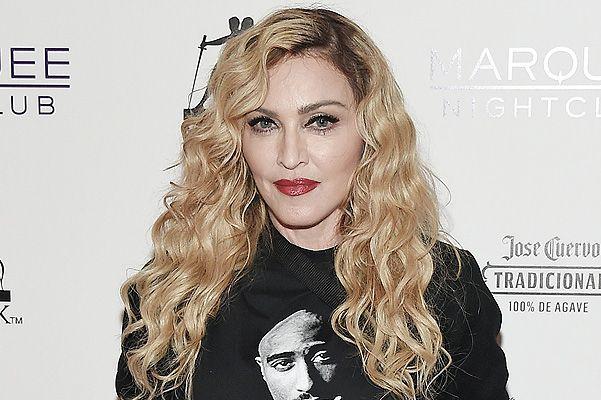 Madonnaya “İlin qadını” mükafatı təqdim edildi