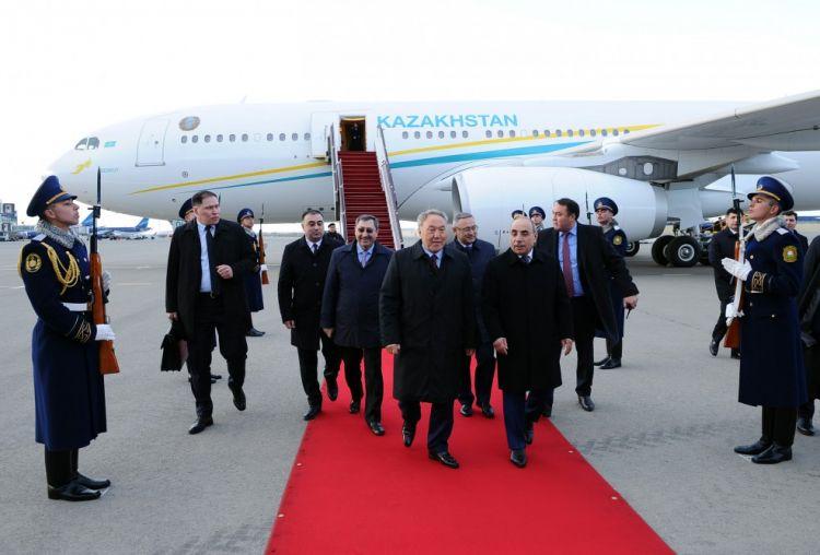 Nazarbayev Bakıdadır