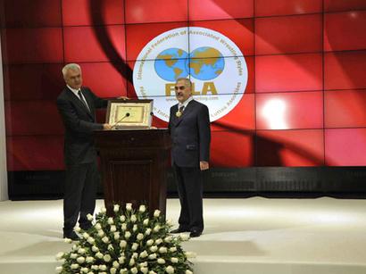 Vasif Talıbova qızıl medal verildi (Foto)