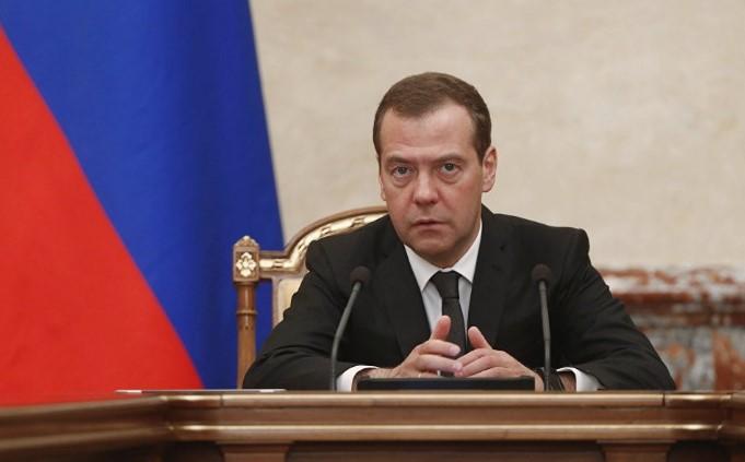 Putin: "Medvedev prezident postunda vəzifələrini müstəqil şəkildə icra edib"