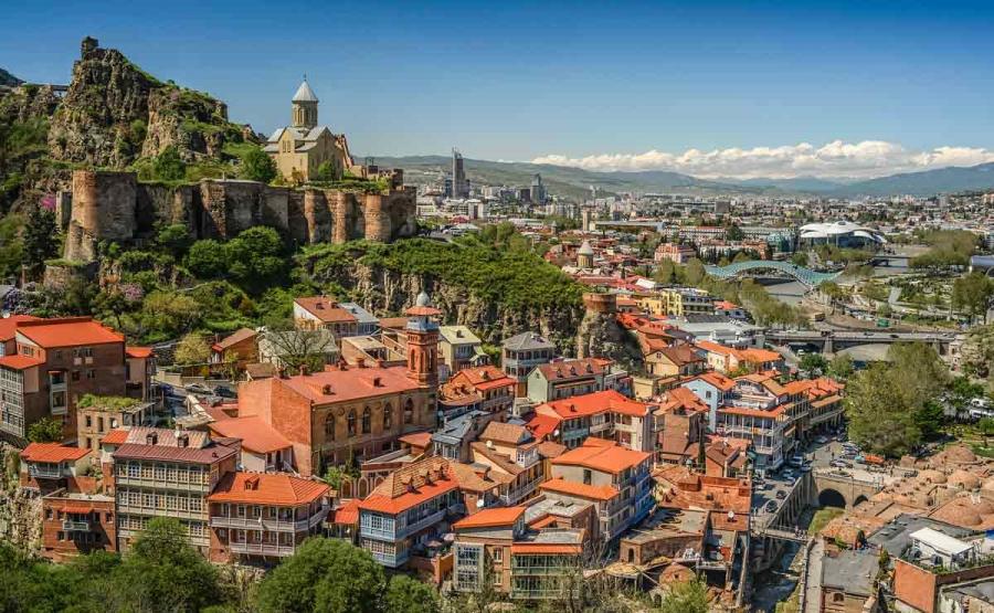 Gürcüstanın yarım illik turizm gəliri milyard dolları ötüb