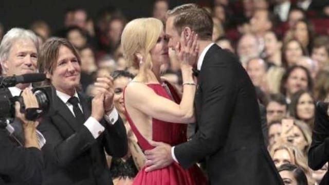 Nikol Kidman həyat yoldaşının yanında başqası ilə öpüşdü 