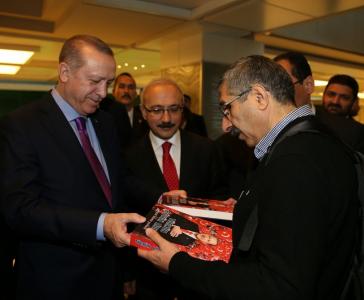 “Turkun böyük lideri - siyasi liderin portreti” kitabı Ərdoğana təqdim edildi