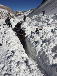 Alpinistlərin axtarışı davam edir