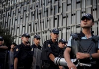 Türkiyədə polislərə yeni geyim verilir