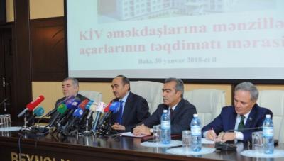 Mənzillərin açarları jurnalistlərə təqdim edildi