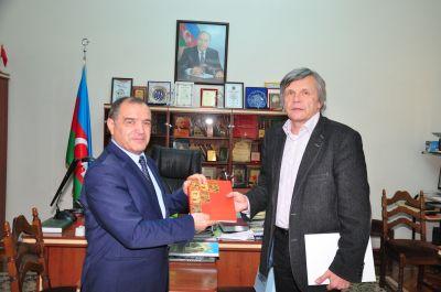 Çexiyalı diplomat Azərbaycan Milli Kitabxanasında