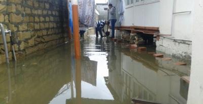 Ucarda evləri su basdı