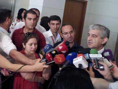 Əli Əhmədov: “Azərbaycan lideri ilə sərt tonla danışmaq mümkün deyil”