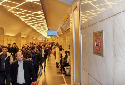 Metroda maşinist kabinasında siqaret çəkmək qadağan edildi