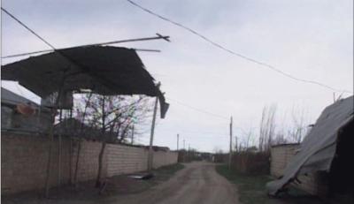 Güclü külək rayonlarda elektrik naqillərini qırıb, evlərin damını uçurub - Yenilənib