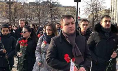 AMOR fəalları Moskvada Kemerovo faciəsində həyatını itirənlərin xatirəsini andılar