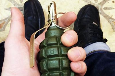 Xırdalanda mağazaya qumbara atıldı