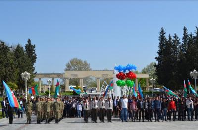 Gənclər həqiqi hərbi xidmətə yola salınırlar