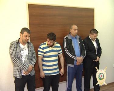 Evdən 30000 dollar və 100000 manatlıq qızıl-zinət əşyaları oğurlandı