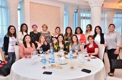 Jurnalist Ülviyyə Həsənqızına dəstək aksiyası keçirildi
