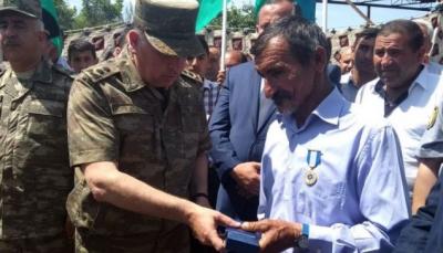 Şəhid hərbçinin medalı ailəsinə təqdim olundu