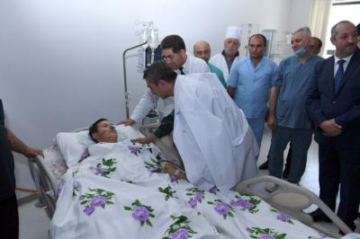 İranla sərhəddə yaralanan əsgər medalla təltif olundu