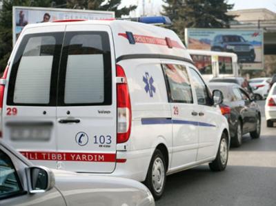 Salyanda mikroavtobus aşdı: 10 yaralı
