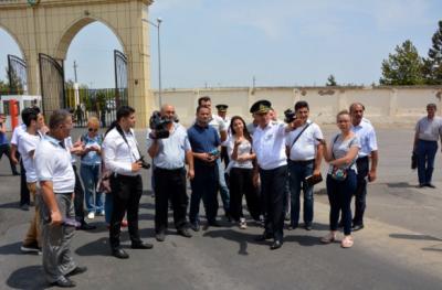 Media nümayəndələri "Qoşa Təpə" gömrük postunda