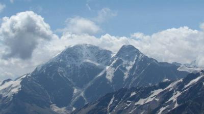 Elbrus dağında 31 il əvvəl həlak olmuş alpinistin cəsədi tapıldı