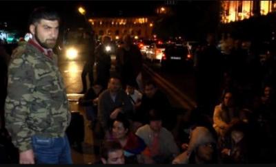 Yerevanda etirazçılar parlament binasının qarşısında aksiya keçirirlər