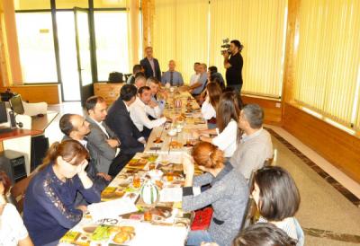 Füzulidə dəyirmi masa