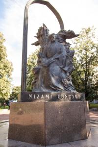 Sankt-Peterburqdakı Nizami Gəncəvi bağında bərpa işləri aparıldı